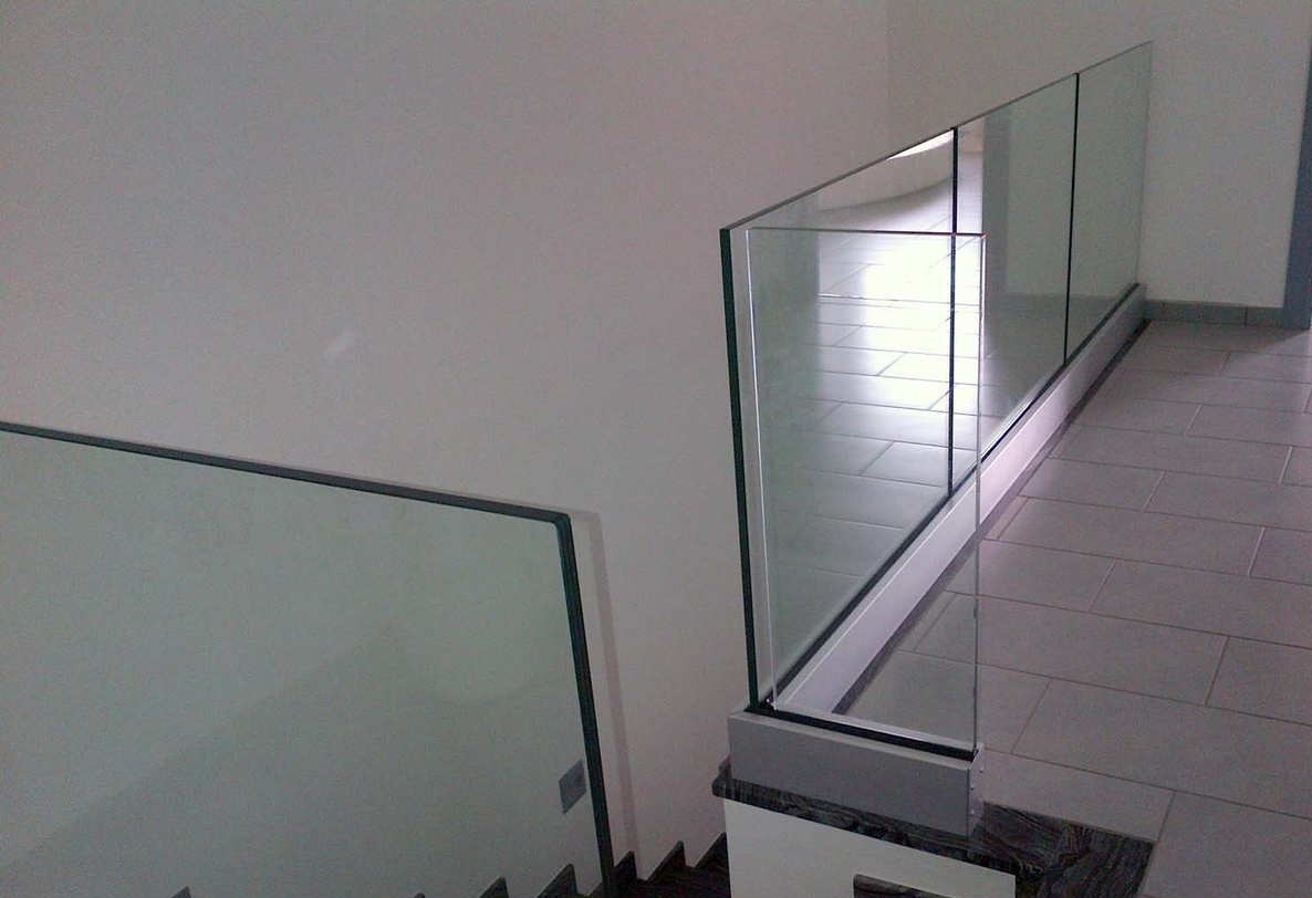 <span style="font-weight: bold;">Ограждения в зажимном профиле</span><br>